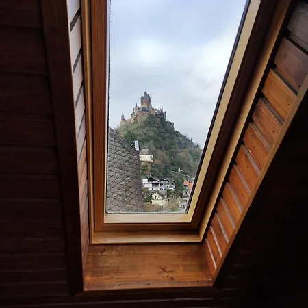 Panorama Oase Ferienwohnung Mit Blick Auf Mosel Und Reichsburg Cochem Exterior photo